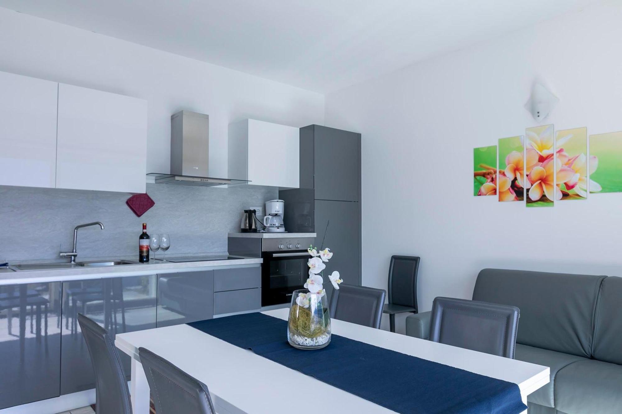 La Collinetta Apartments Vercana Luaran gambar