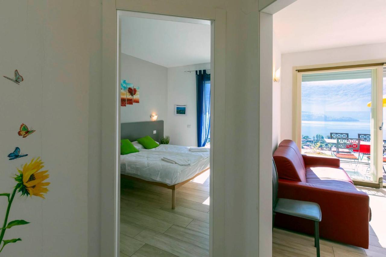 La Collinetta Apartments Vercana Luaran gambar