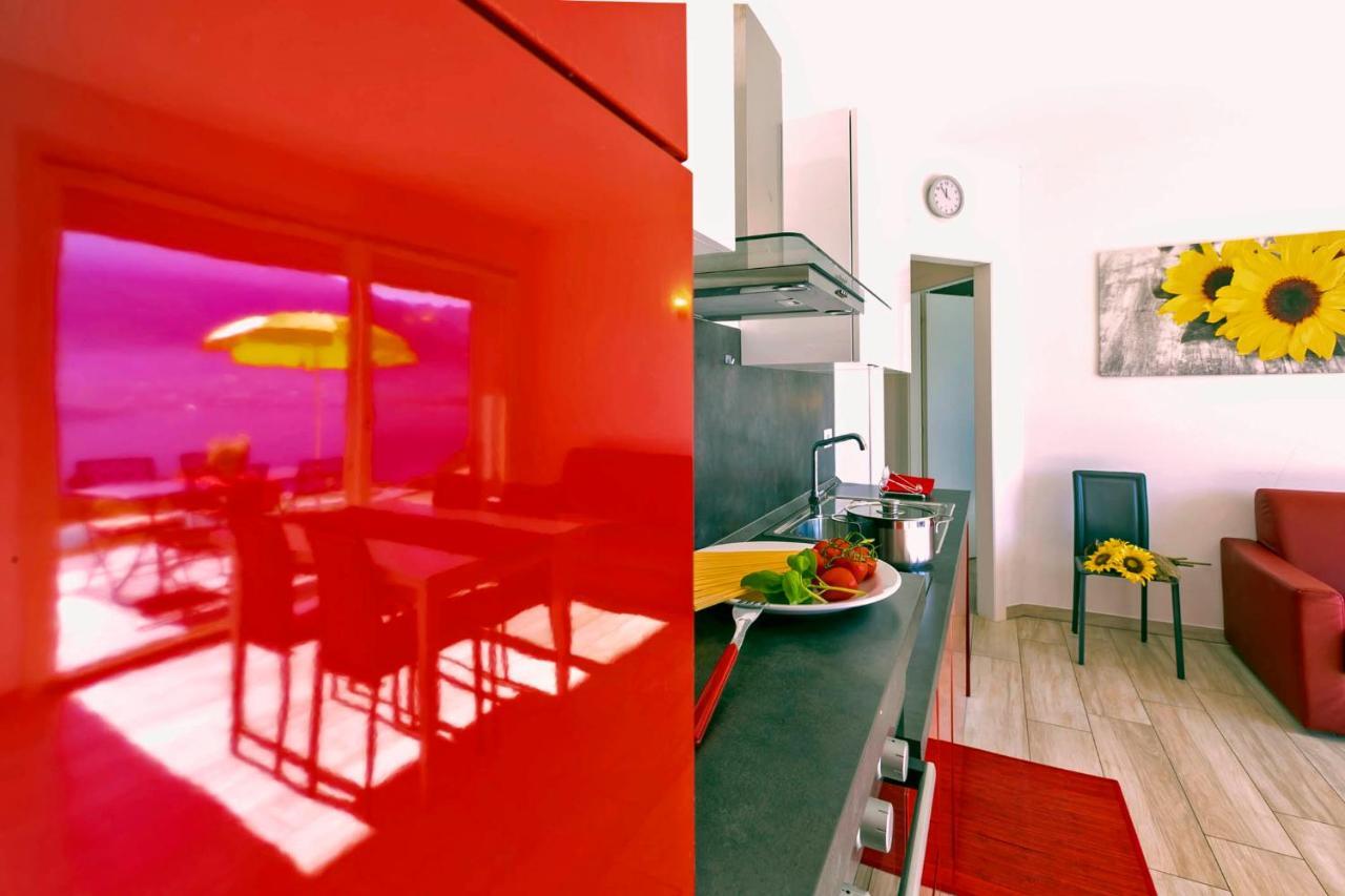 La Collinetta Apartments Vercana Luaran gambar