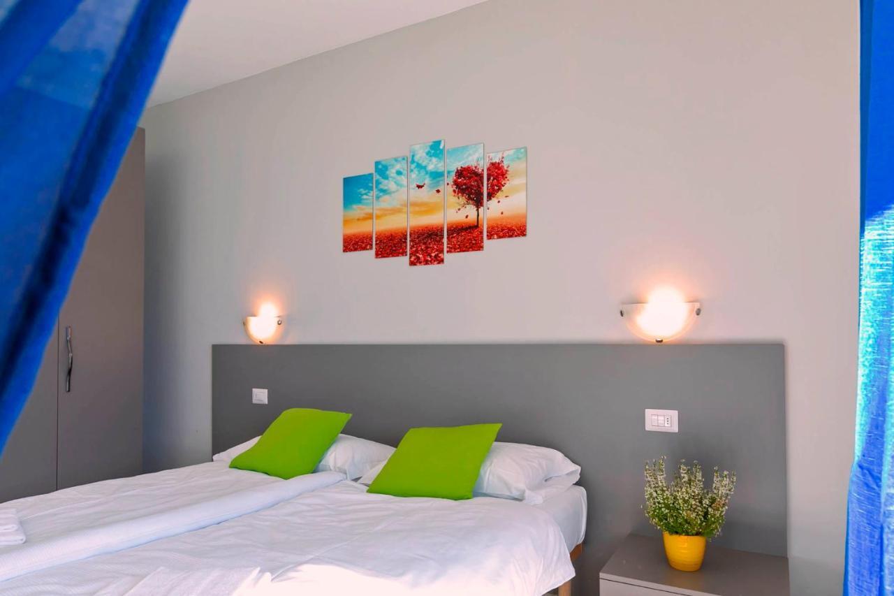 La Collinetta Apartments Vercana Luaran gambar