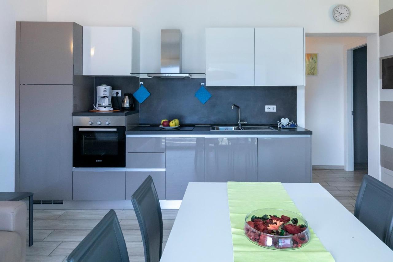 La Collinetta Apartments Vercana Luaran gambar