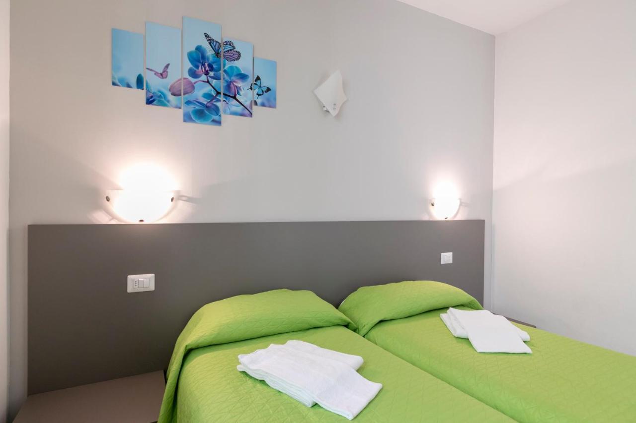 La Collinetta Apartments Vercana Luaran gambar