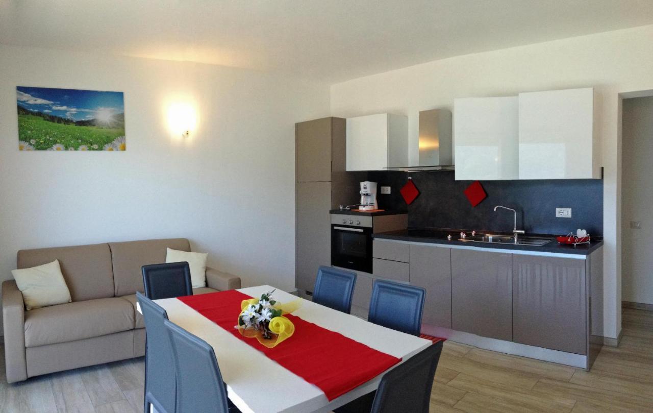 La Collinetta Apartments Vercana Luaran gambar