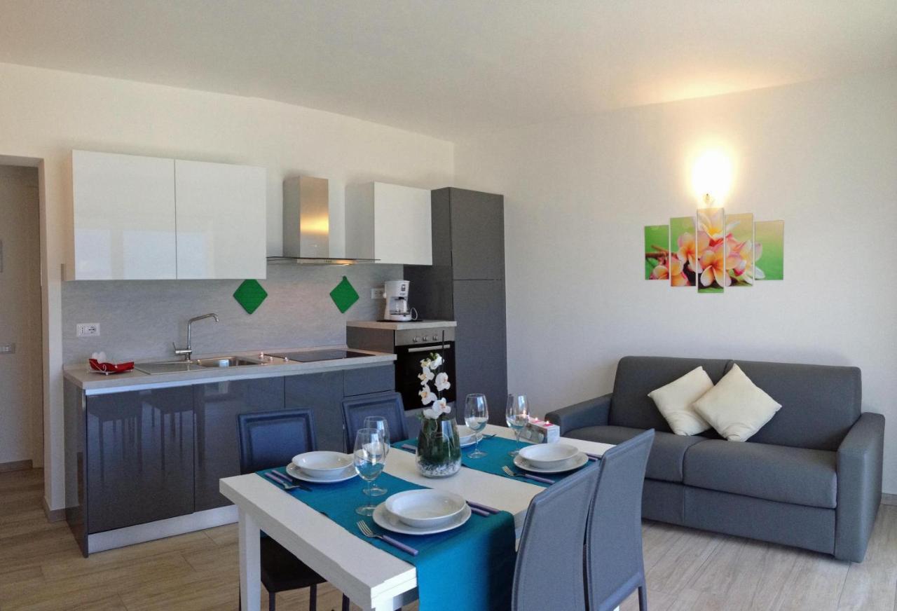 La Collinetta Apartments Vercana Luaran gambar