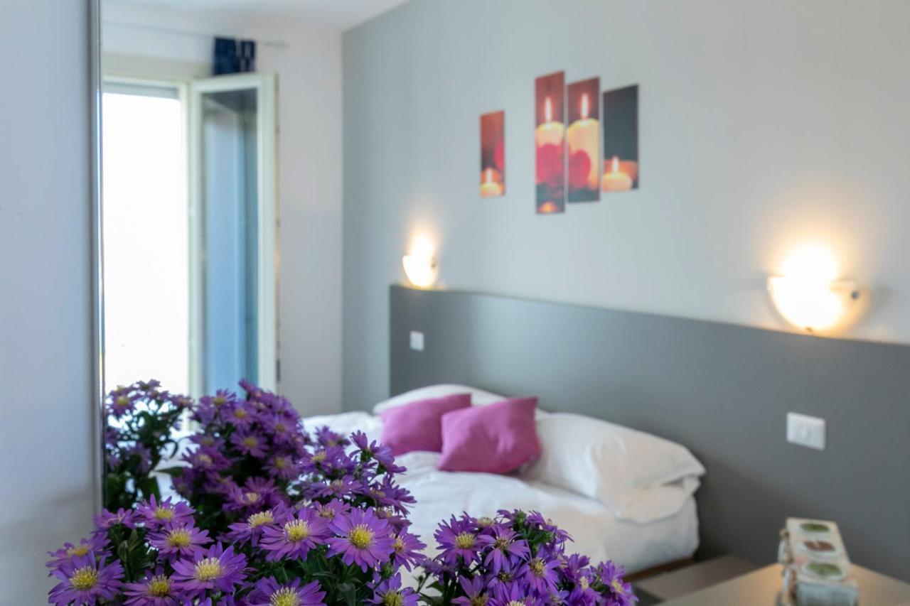 La Collinetta Apartments Vercana Luaran gambar