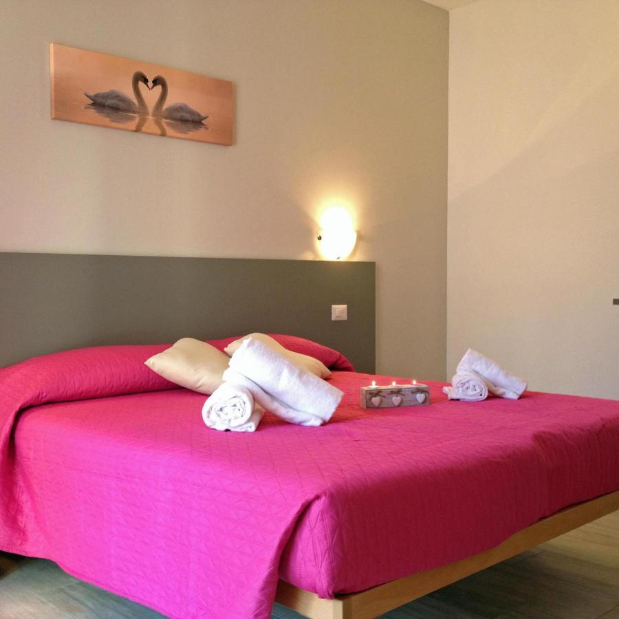La Collinetta Apartments Vercana Luaran gambar